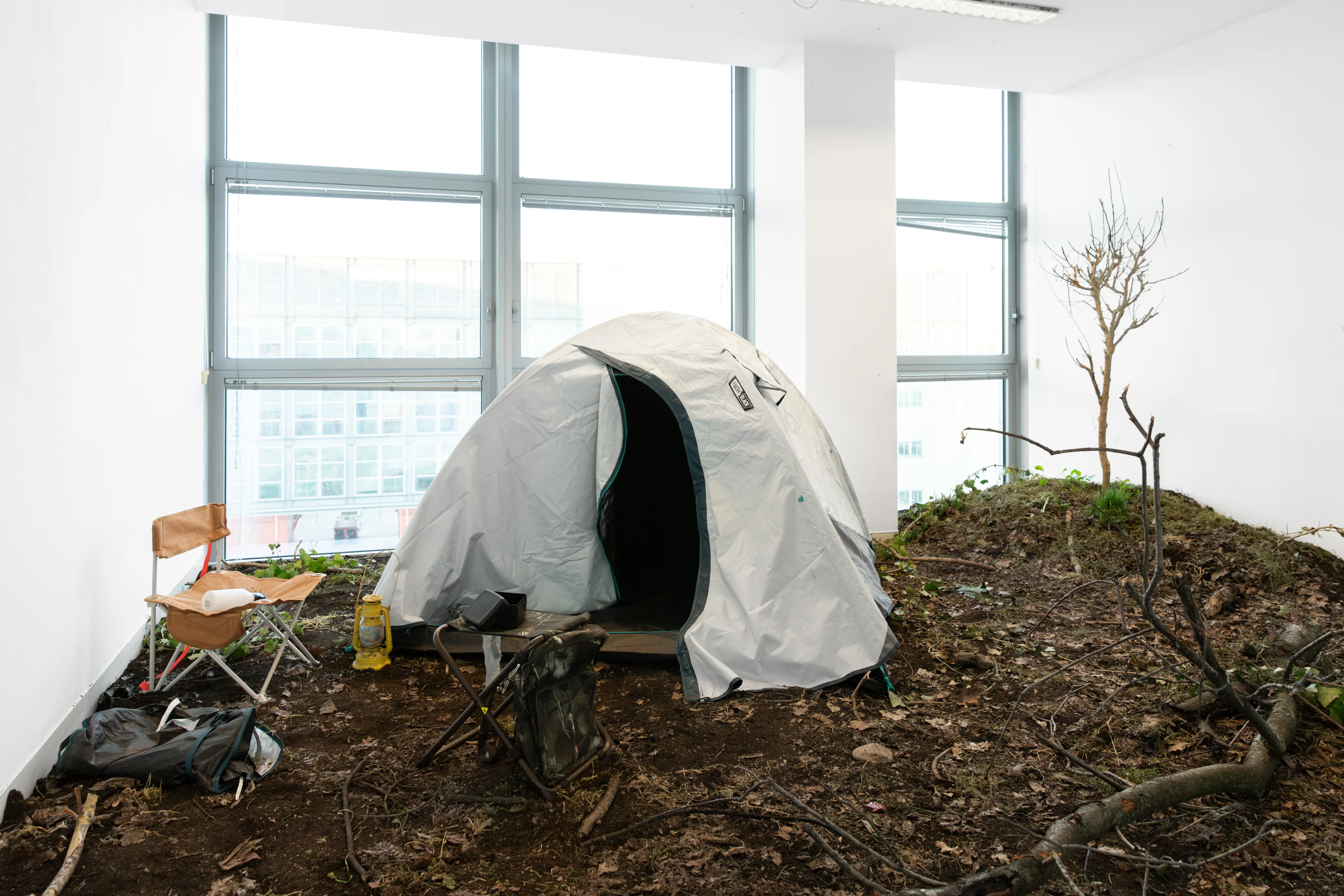 Touching Grass/Sand in Ultra HD